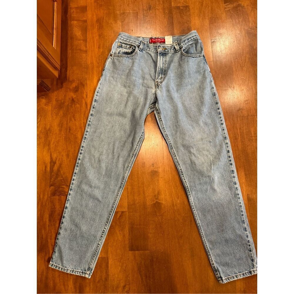 Woman’s vintage Levi’s classic 550 relaxed fit